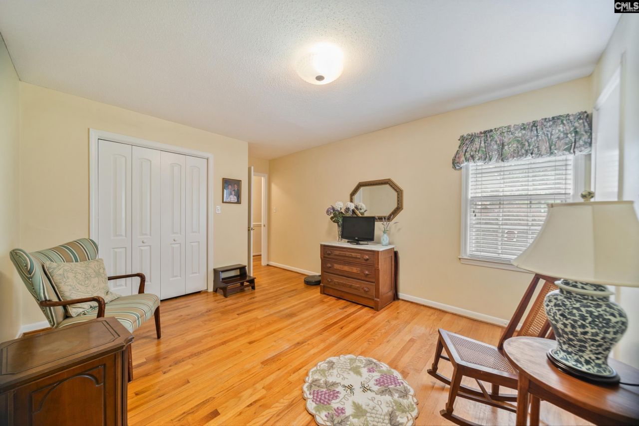 171 Elizabeth Street Photo 26