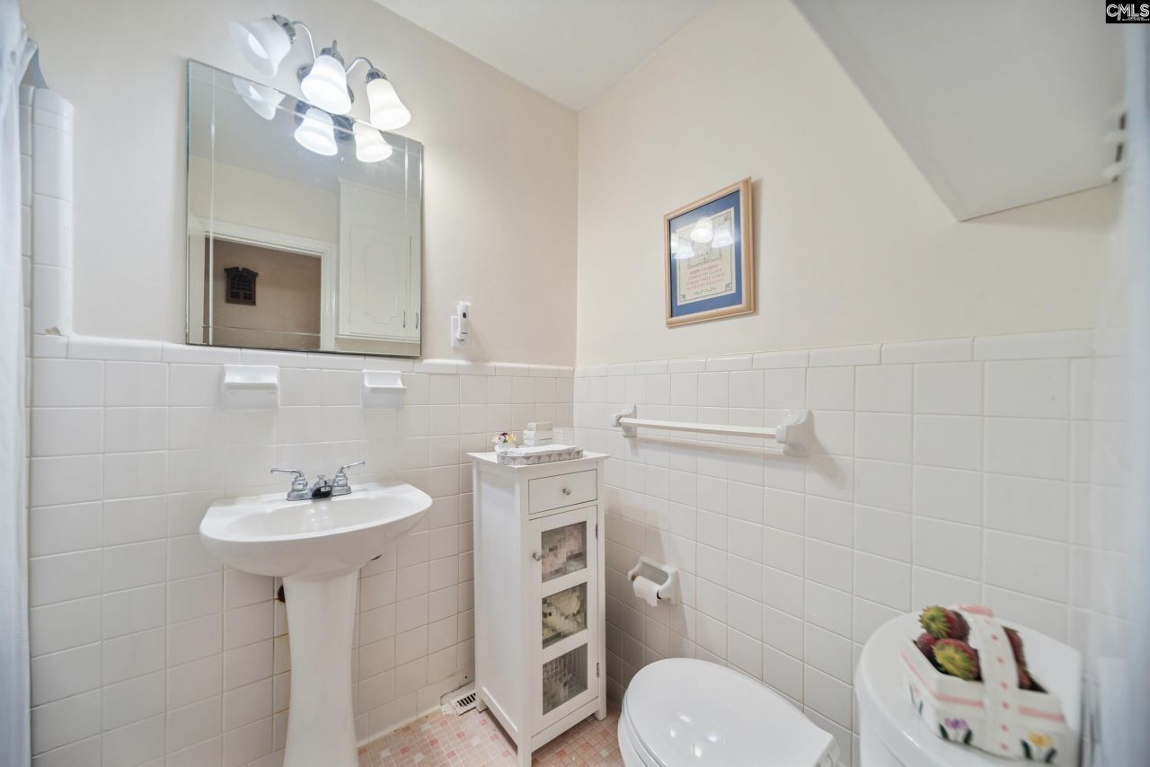 171 Elizabeth Street Photo 27