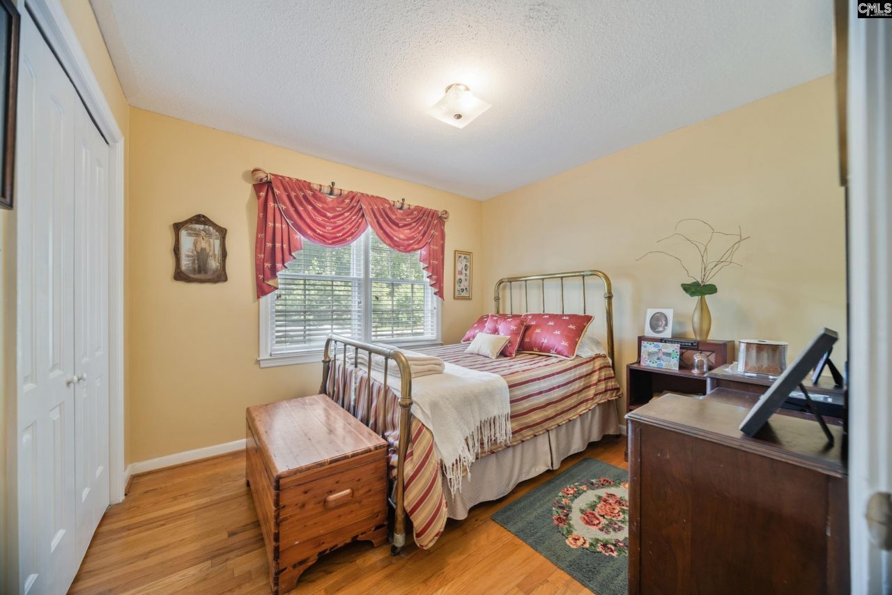 171 Elizabeth Street Photo 28