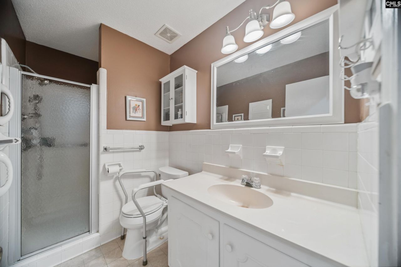 171 Elizabeth Street Photo 30