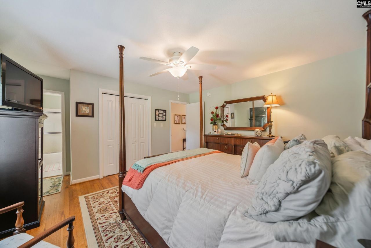 171 Elizabeth Street Photo 36