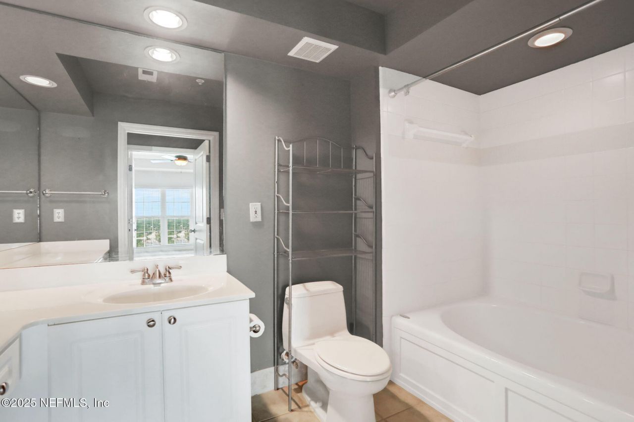 400 E Bay Street, Unit 1705, Jacksonville, FL 32202 Photo