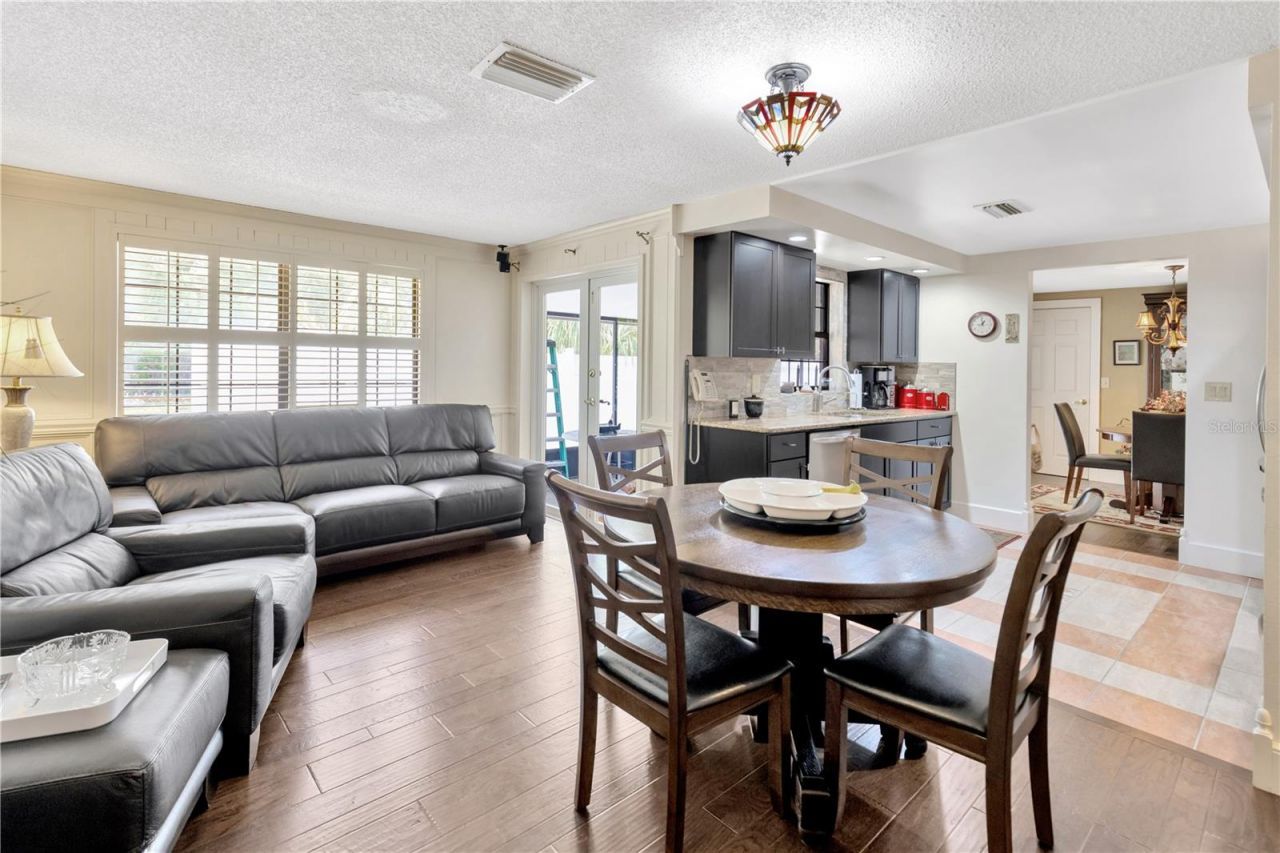 4909 S Elberon Street, Tampa, FL 33611 Photo
