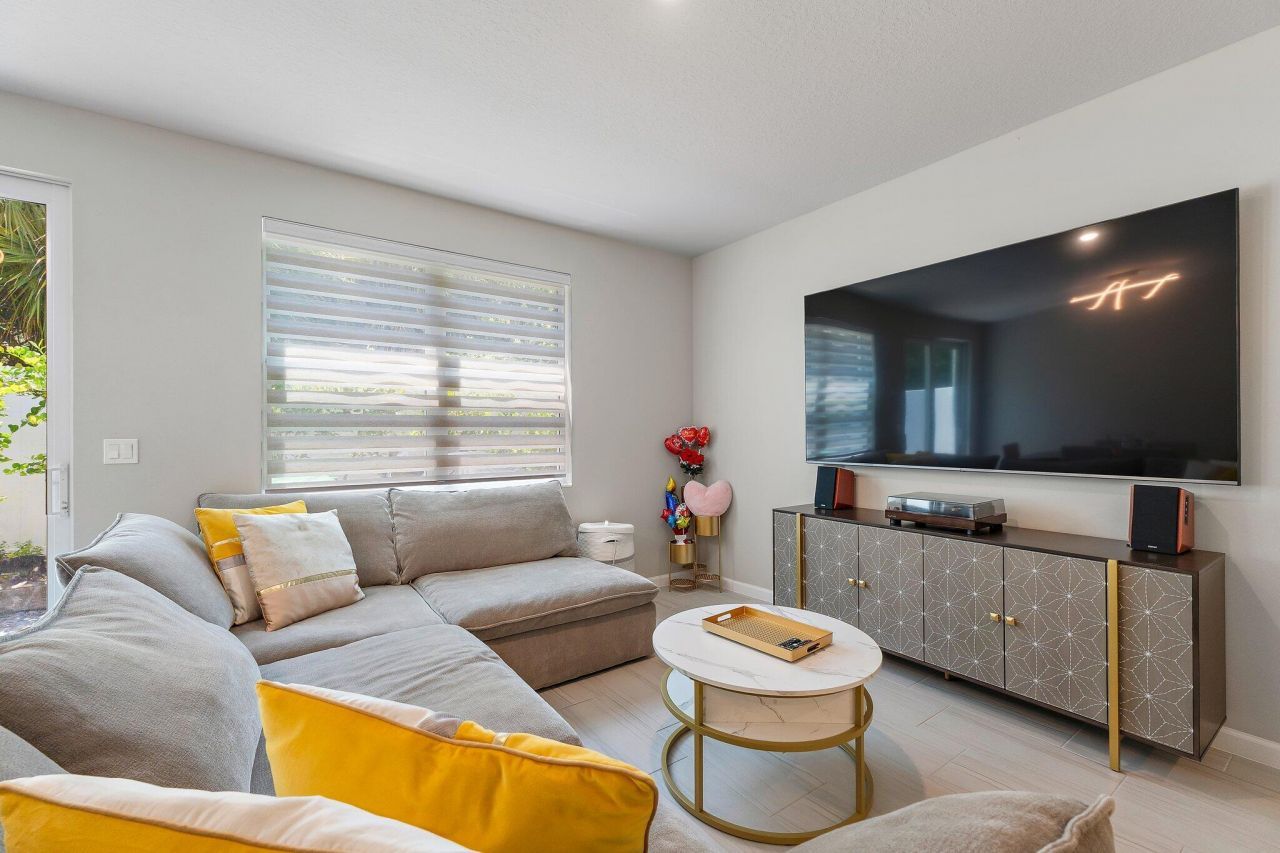 5611 Enclave Drive, Mangonia Park, FL 33407 Photo