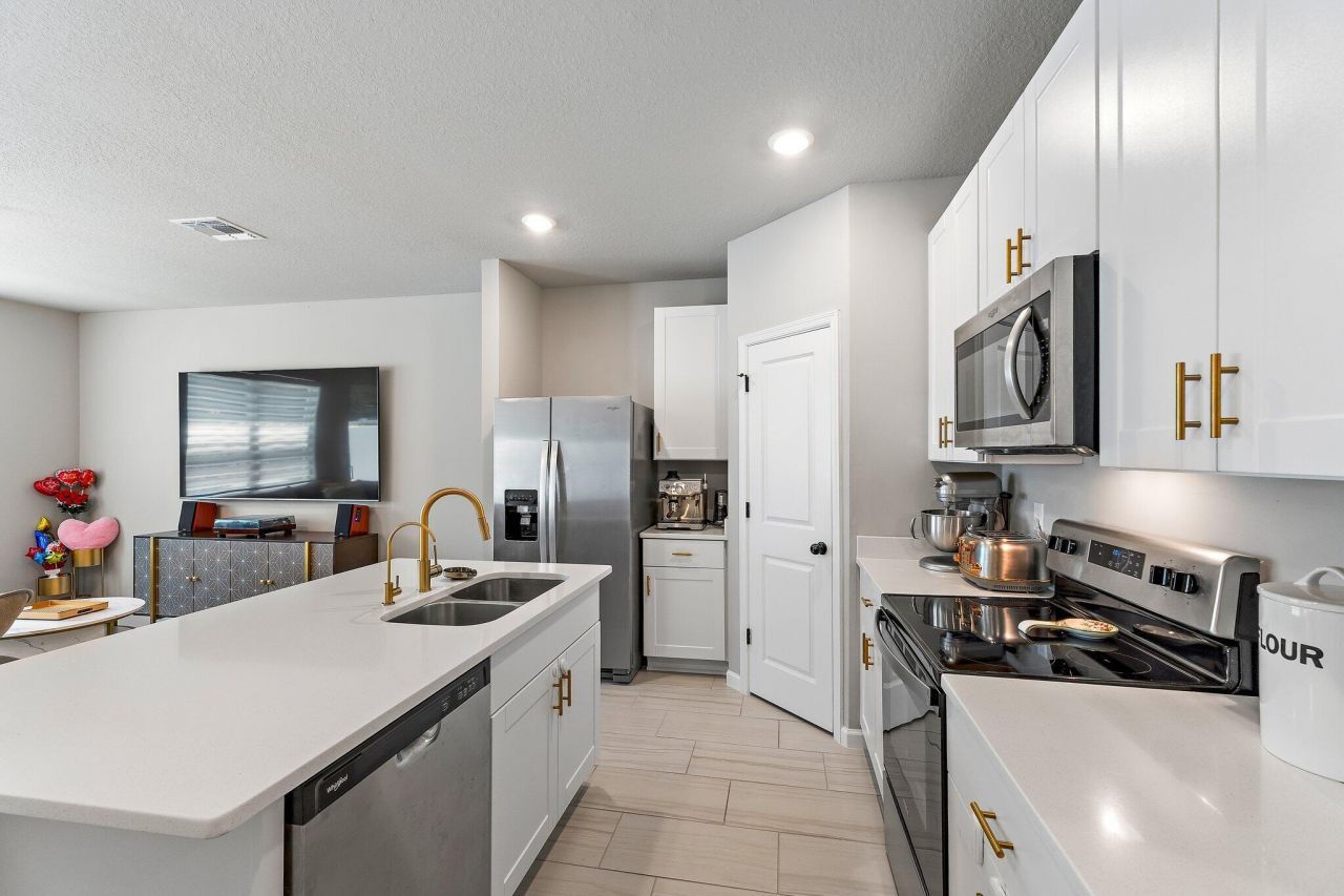 5611 Enclave Drive, Mangonia Park, FL 33407 Photo