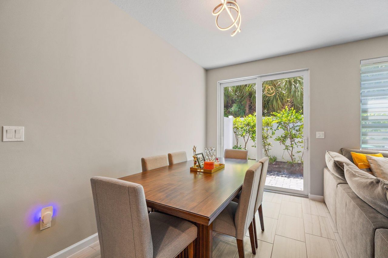 5611 Enclave Drive, Mangonia Park, FL 33407 Photo