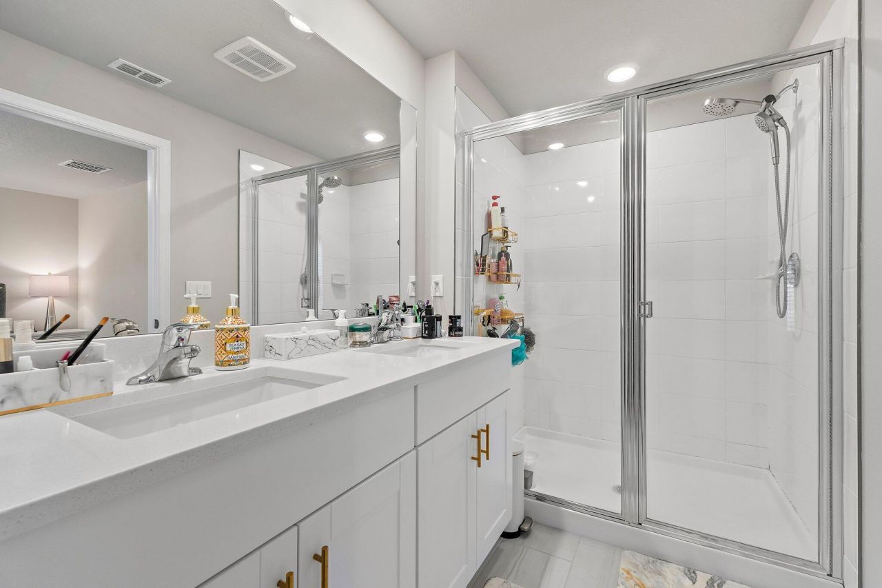 5611 Enclave Drive, Mangonia Park, FL 33407 Photo