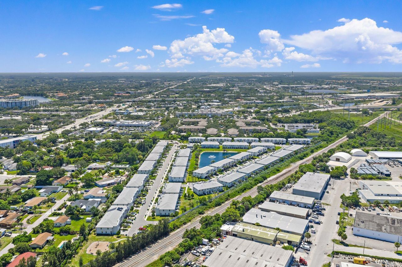 5611 Enclave Drive, Mangonia Park, FL 33407 Photo