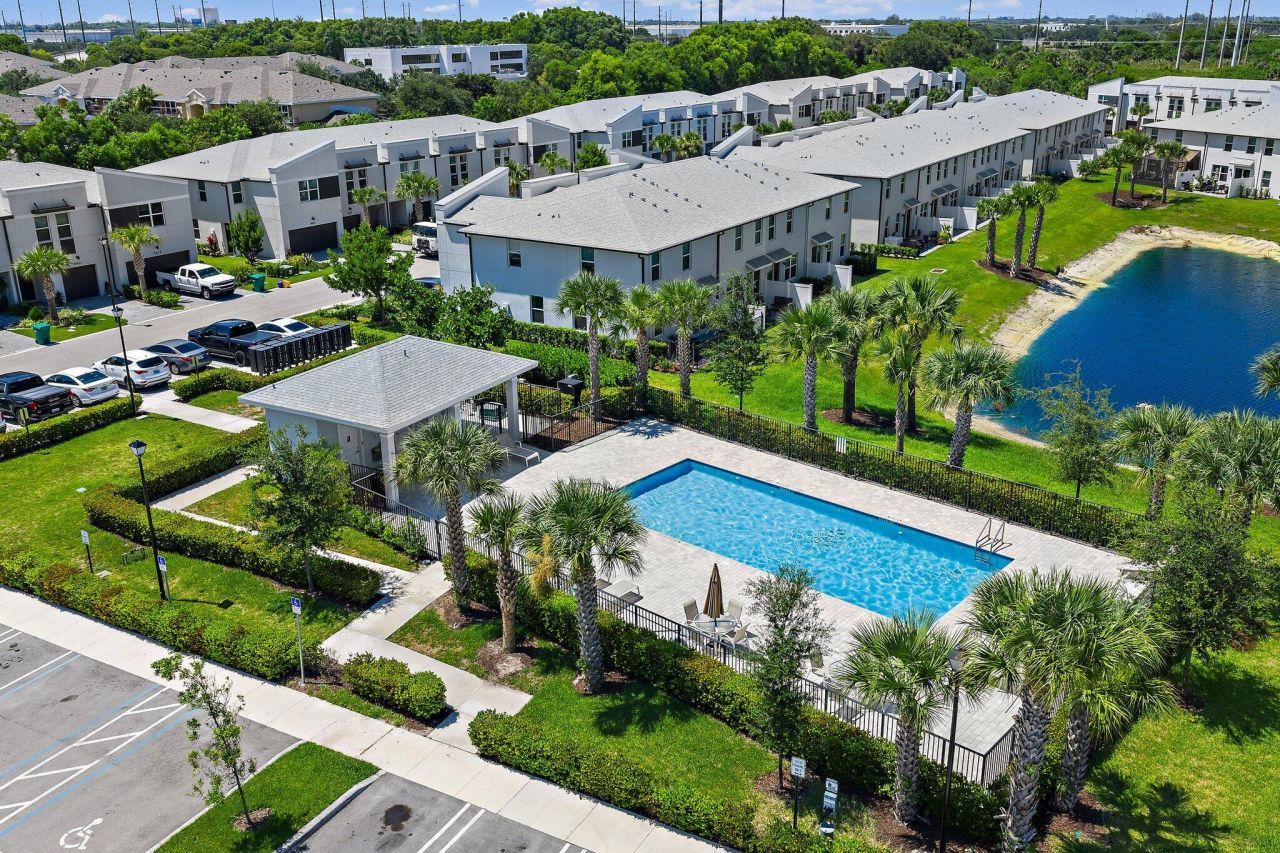 5611 Enclave Drive, Mangonia Park, FL 33407 Photo