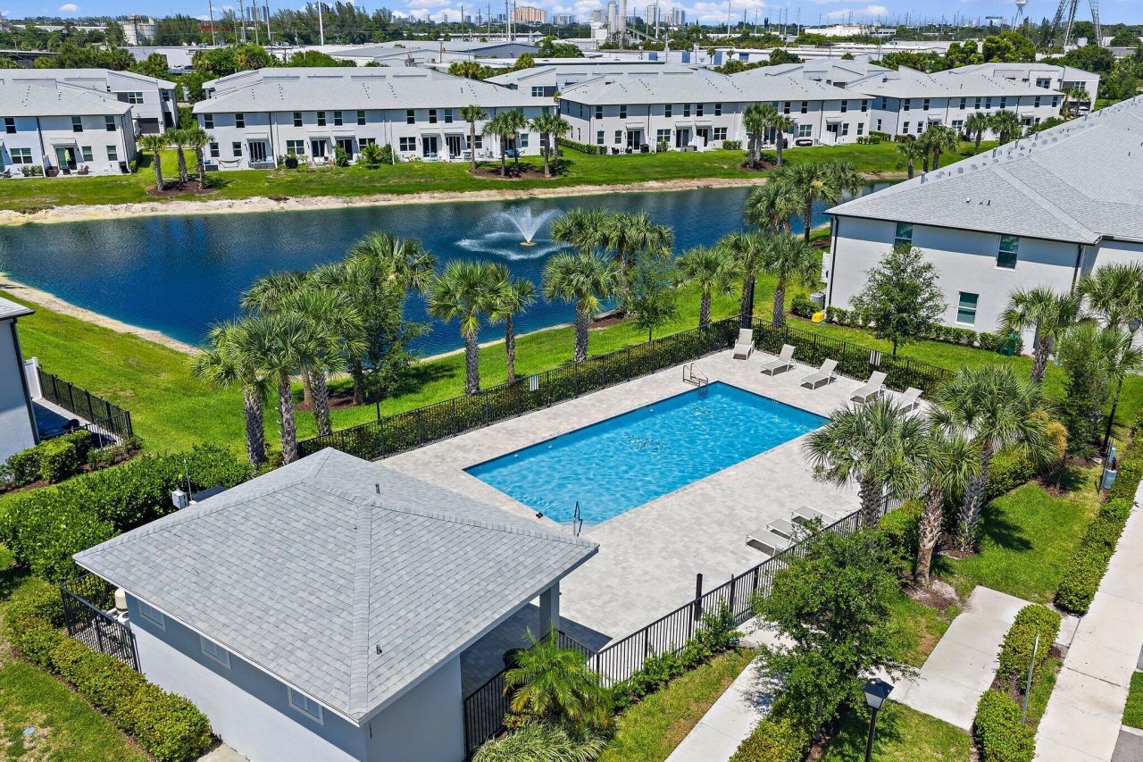 5611 Enclave Drive, Mangonia Park, FL 33407 Photo