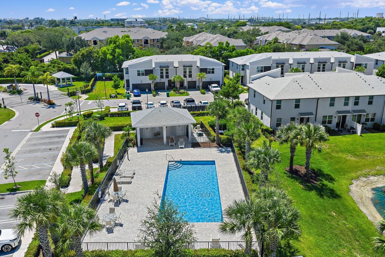 5611 Enclave Drive, Mangonia Park, FL 33407 Photo