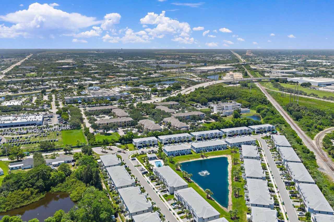 5611 Enclave Drive, Mangonia Park, FL 33407 Photo