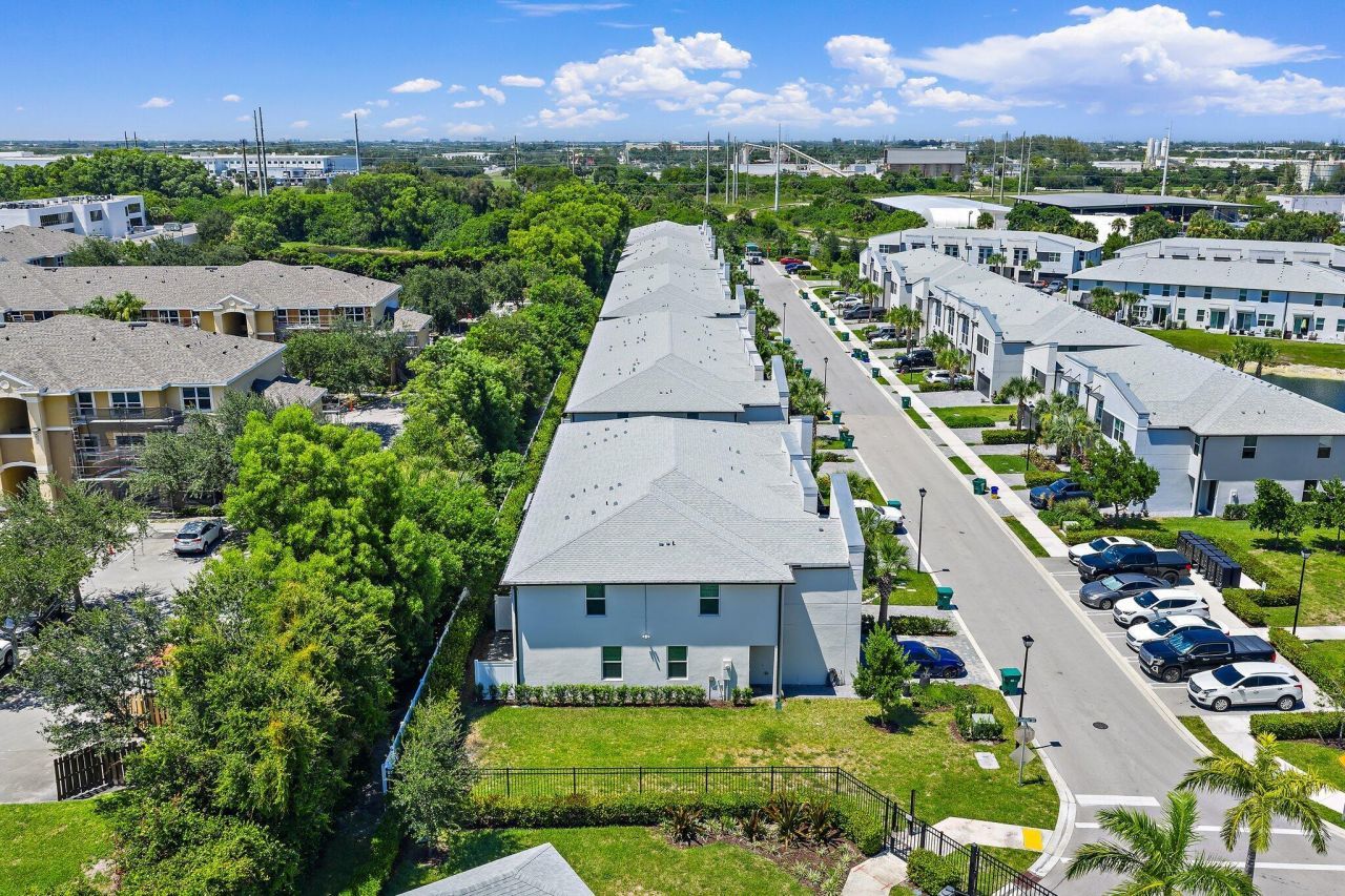 5611 Enclave Drive, Mangonia Park, FL 33407 Photo