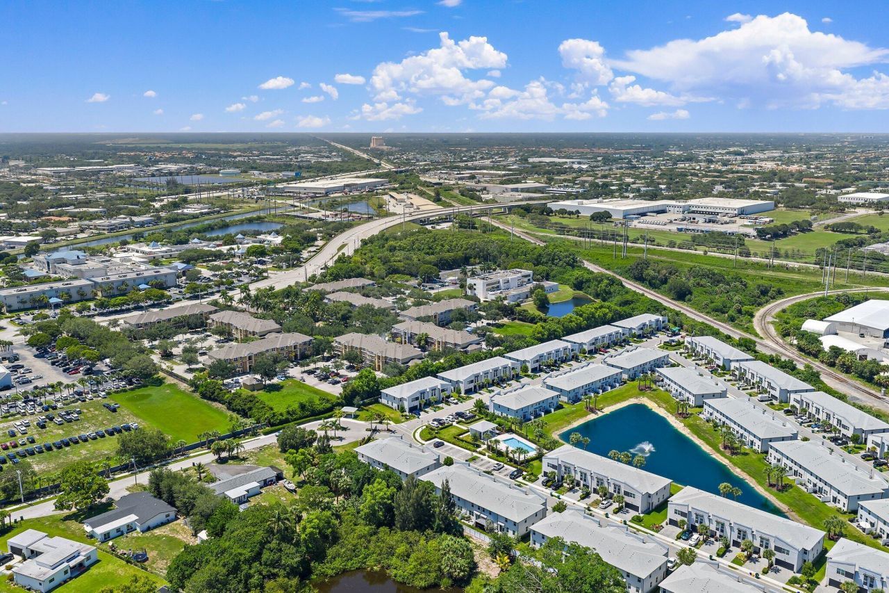 5611 Enclave Drive, Mangonia Park, FL 33407 Photo