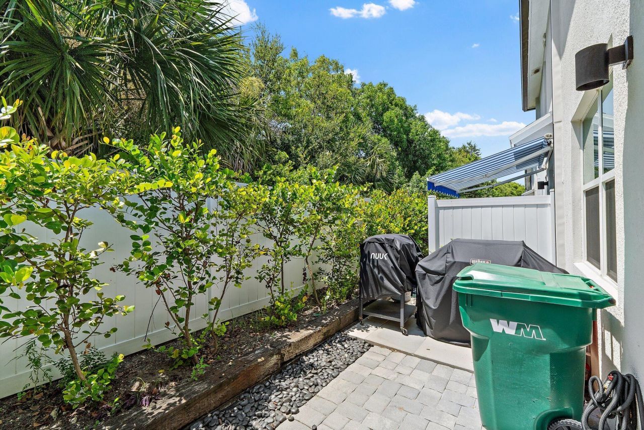 5611 Enclave Drive, Mangonia Park, FL 33407 Photo