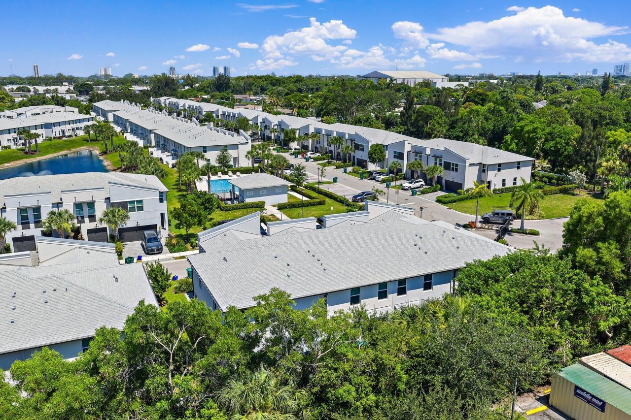 5611 Enclave Drive, Mangonia Park, FL 33407 Photo