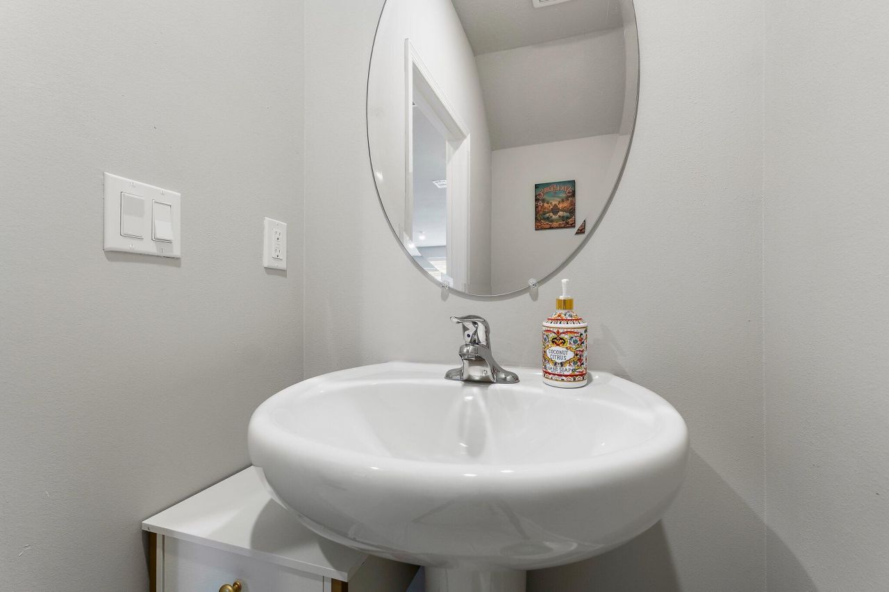 5611 Enclave Drive, Mangonia Park, FL 33407 Photo