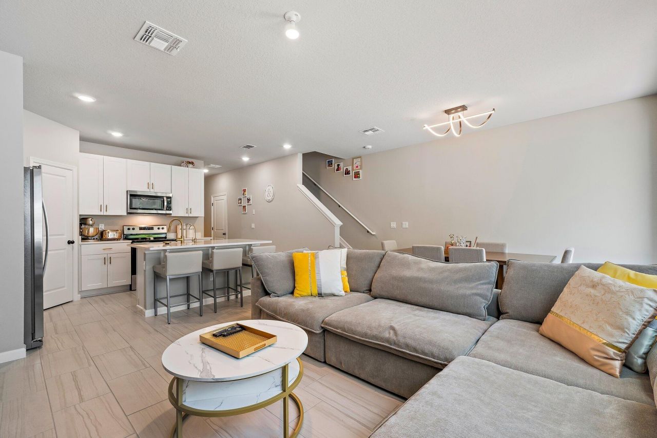 5611 Enclave Drive, Mangonia Park, FL 33407 Photo