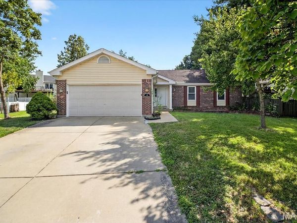 14 Walnut Hill Court, St Charles, MO 63304