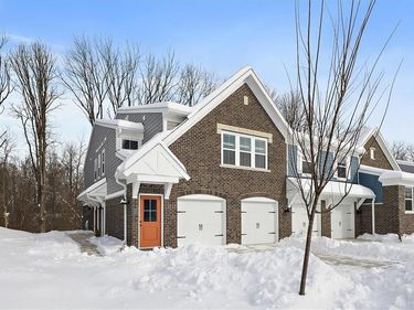 4222 N Golden Clove Bend, Unit 56-201, Sugarcreek Township, OH 45459