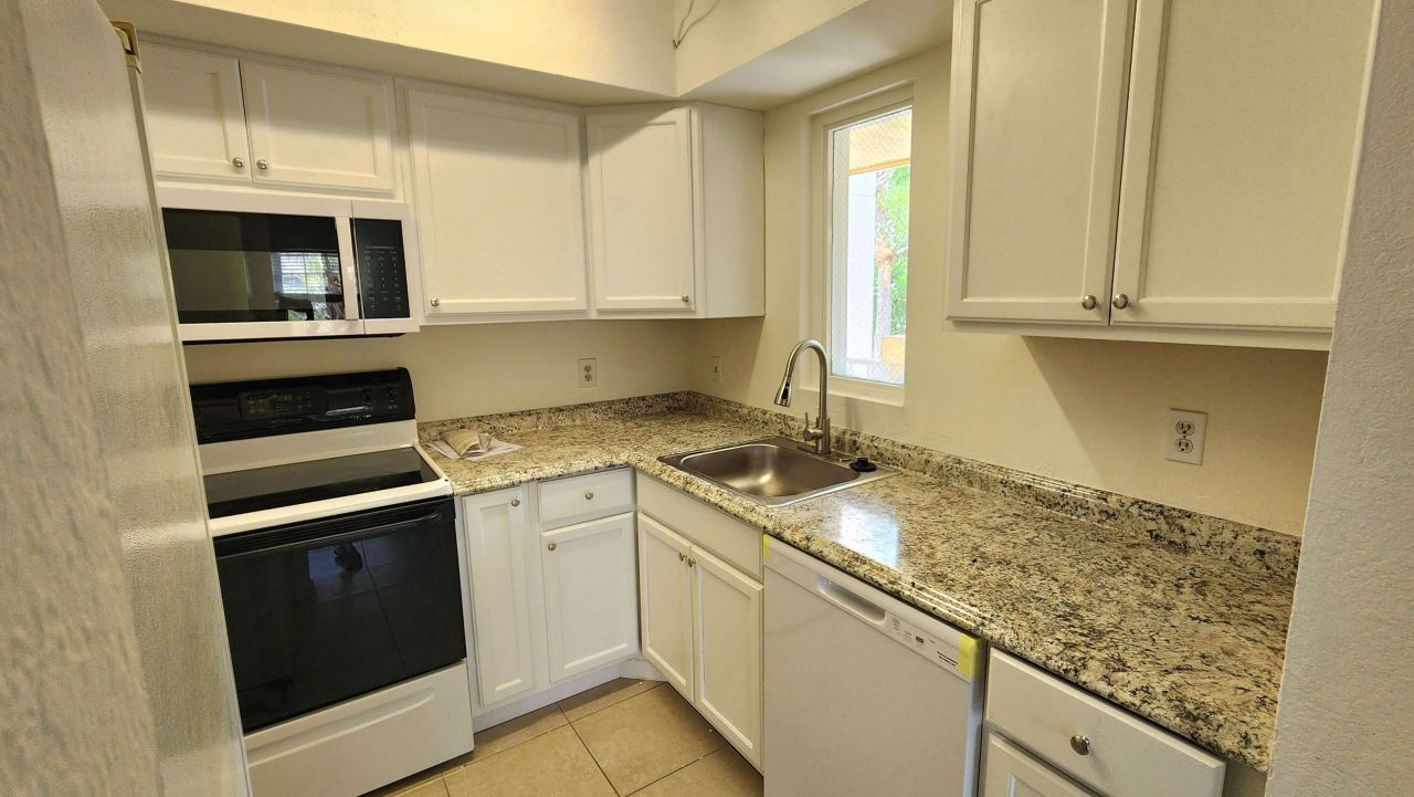 1610 SE Green Acres Circle, Unit Q-202, Port Saint Lucie, FL 34952 Photo