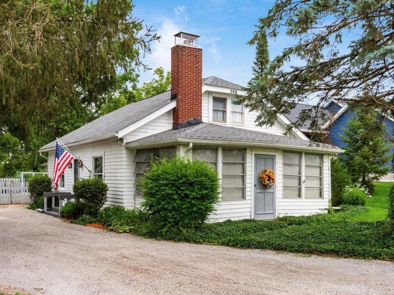 206 Freeman Memorial Drive, Hebron, OH 43025 Photo 1