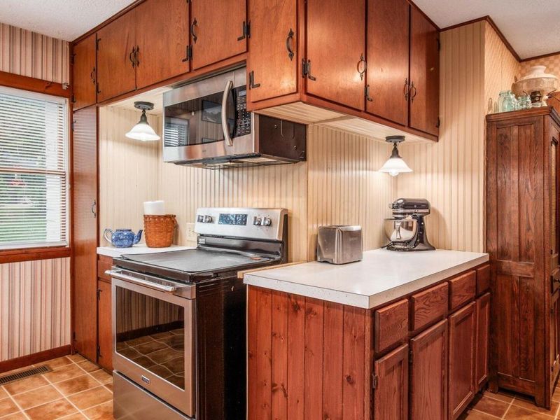 206 Freeman Memorial Drive, Hebron, OH 43025 Photo 13