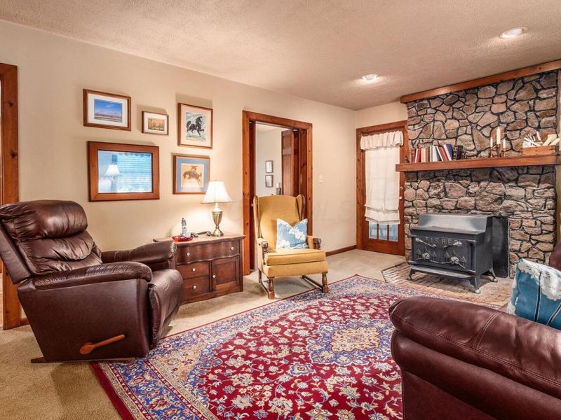 206 Freeman Memorial Drive, Hebron, OH 43025 Photo 4