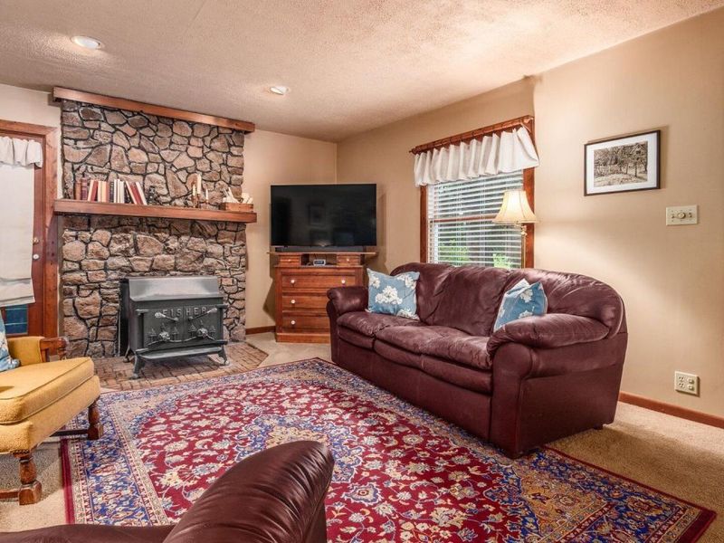 206 Freeman Memorial Drive, Hebron, OH 43025 Photo 5