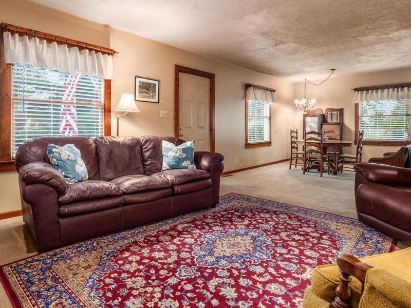206 Freeman Memorial Drive, Hebron, OH 43025 Photo 6