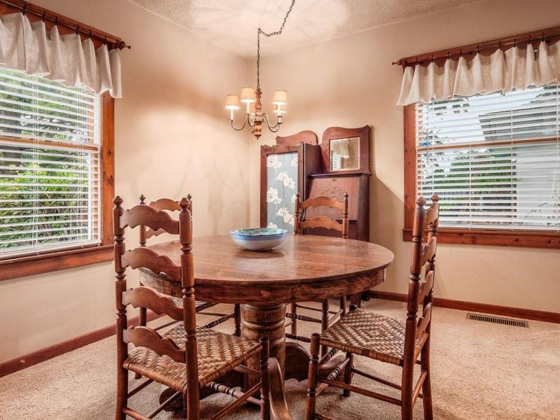 206 Freeman Memorial Drive, Hebron, OH 43025 Photo 9