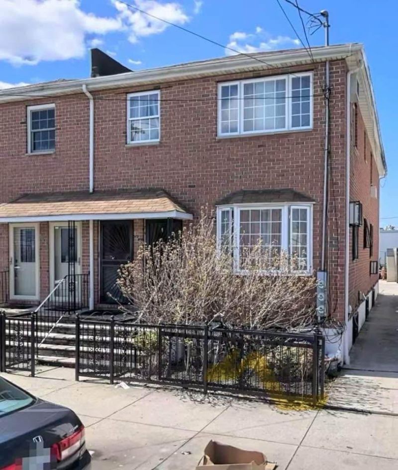 864 Euclid Avenue, Brooklyn, NY 11208 Main Photo