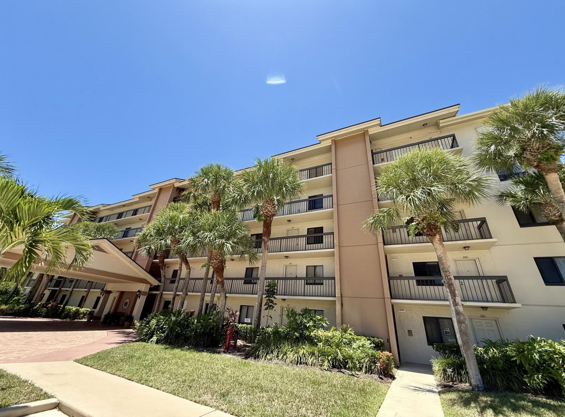 601 Seafarer Circle, Unit 504, Jupiter, FL 33477 Photo