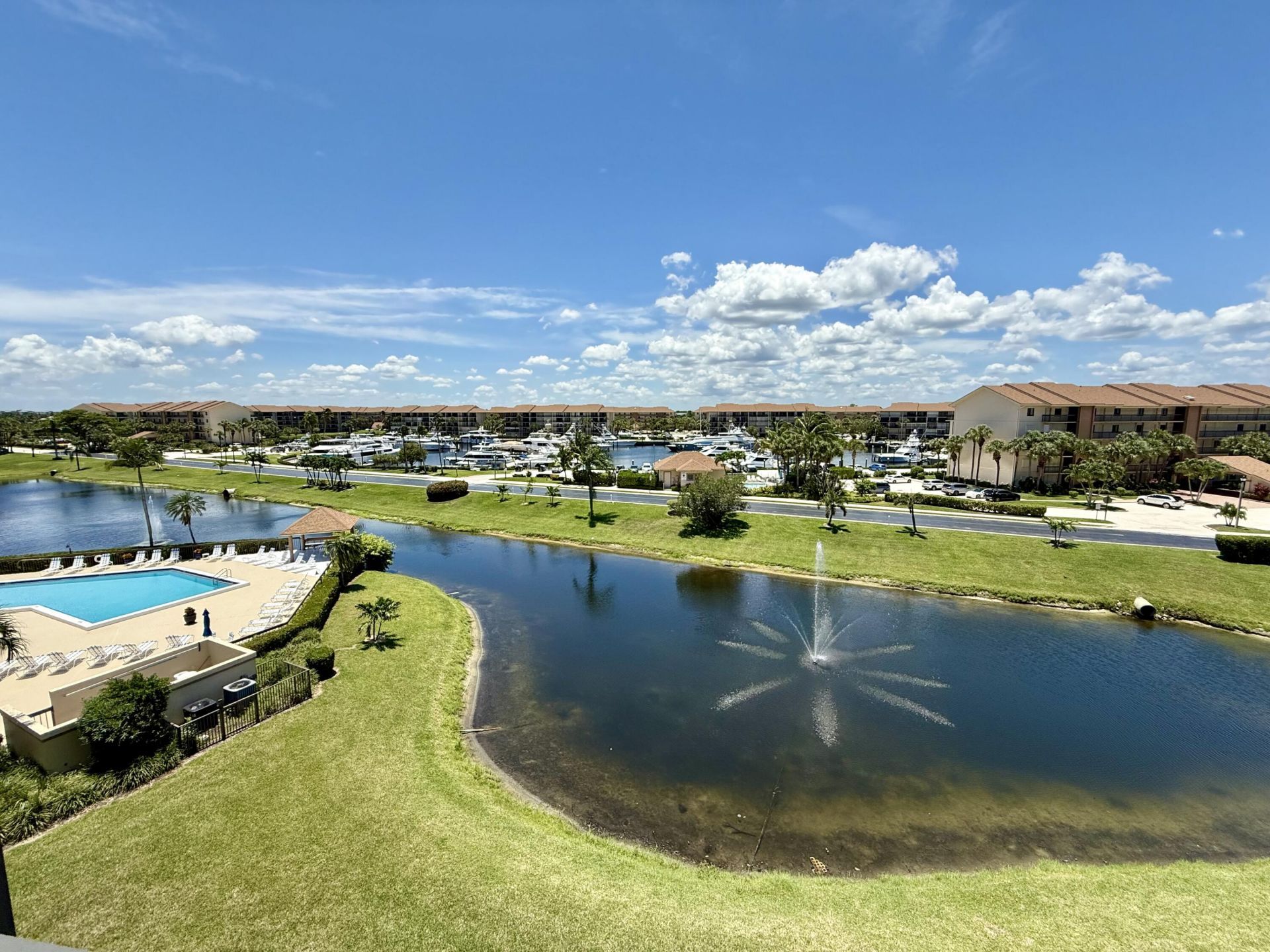 601 Seafarer Circle, Unit 504, Jupiter, FL 33477 Photo