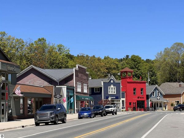 Lovers Lane E, Suttons Bay, MI 49682