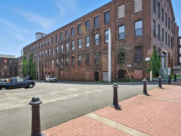 382 Dwight St, Holyoke, MA 01040