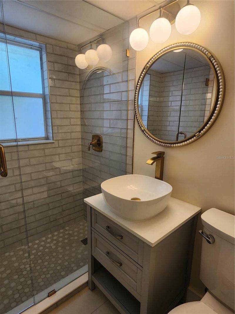 565 Golden Gate Point, Unit 1, Sarasota, FL 34236 Photo