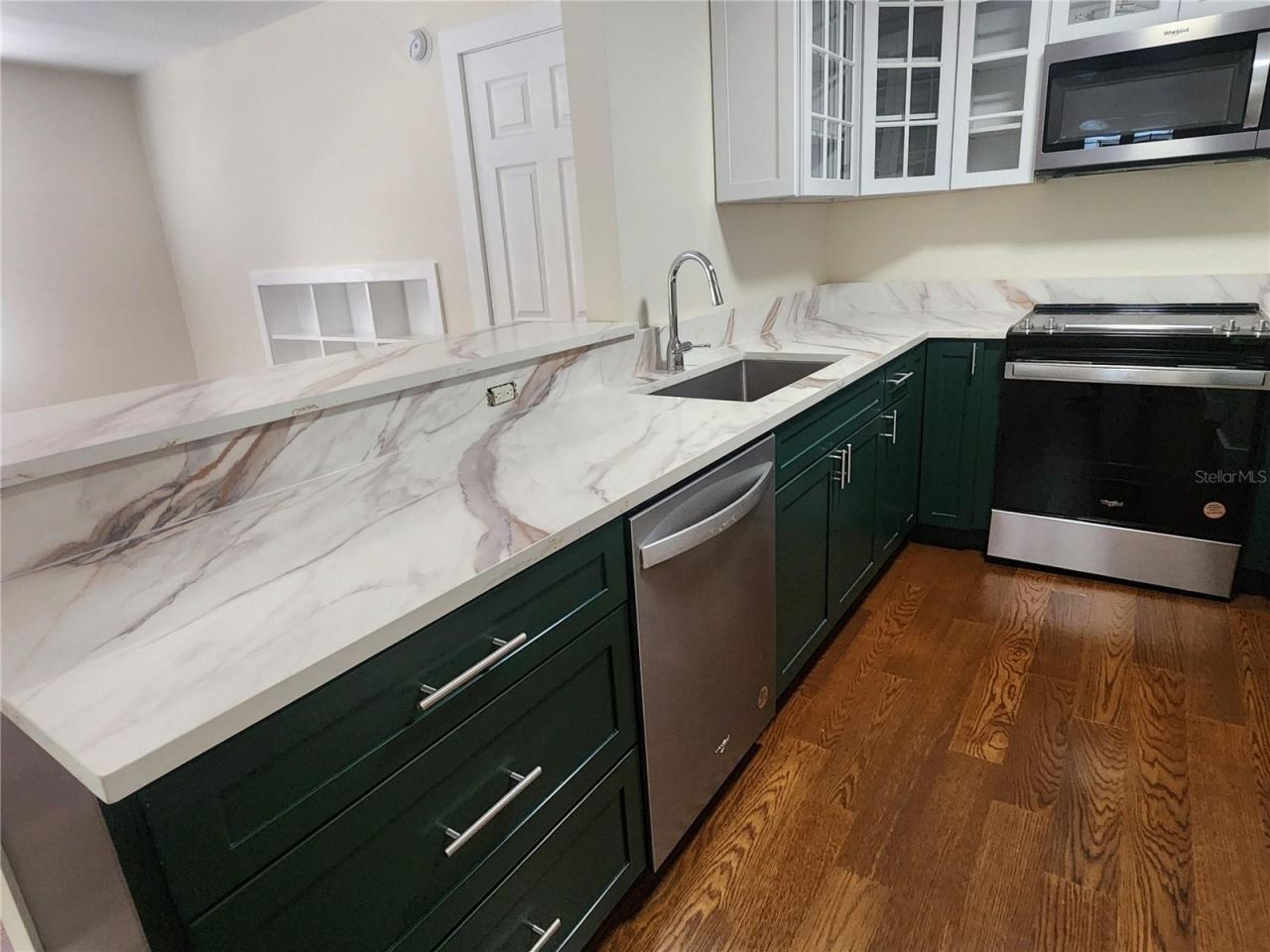 565 Golden Gate Point, Unit 1, Sarasota, FL 34236 Photo