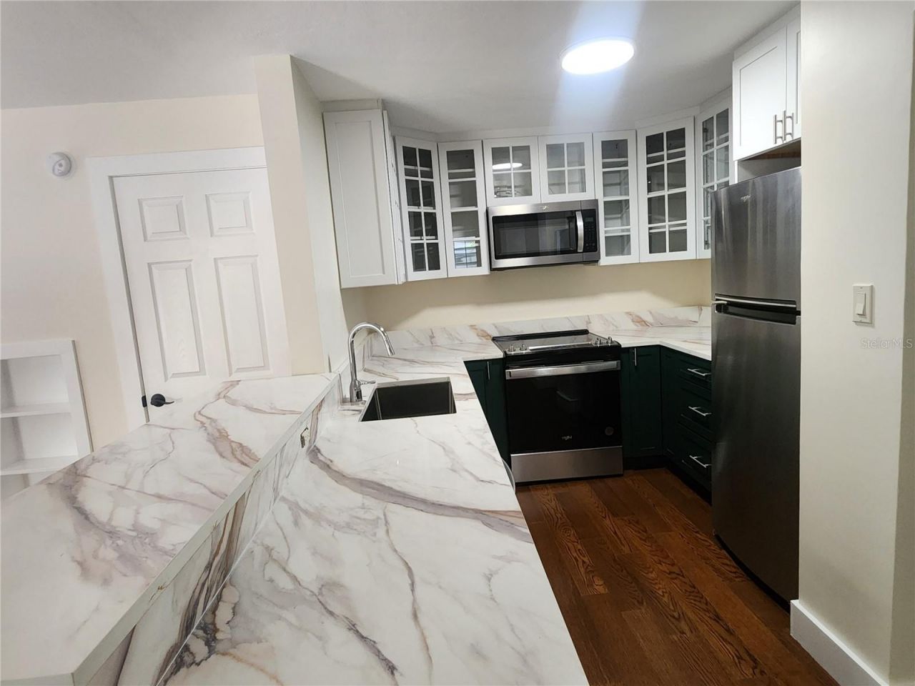 565 Golden Gate Point, Unit 1, Sarasota, FL 34236 Photo