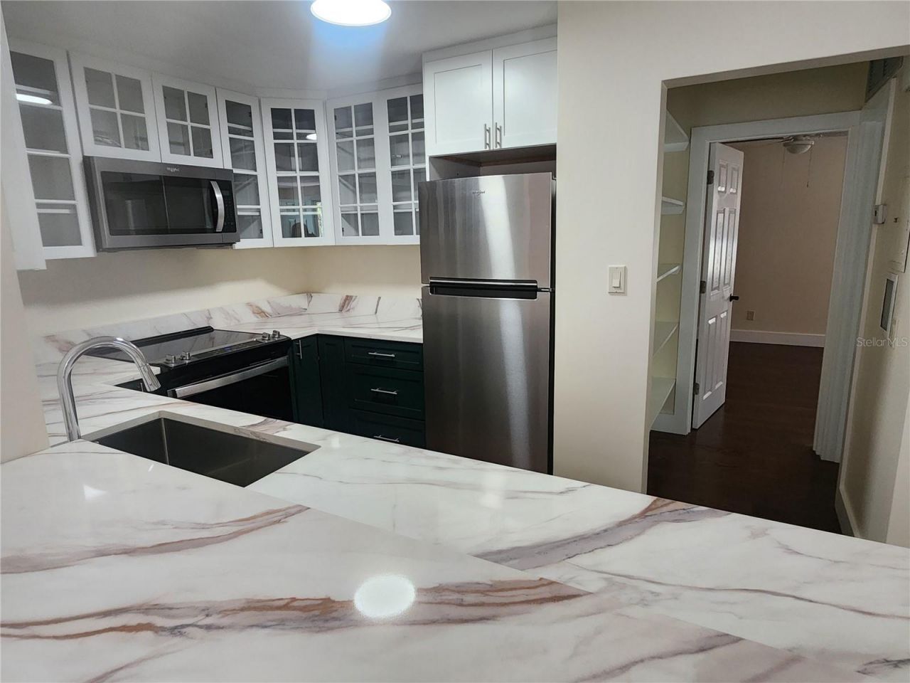 565 Golden Gate Point, Unit 1, Sarasota, FL 34236 Photo