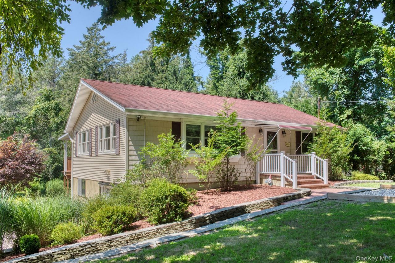 685 Greenway W, Orient, NY 11957 Main Photo