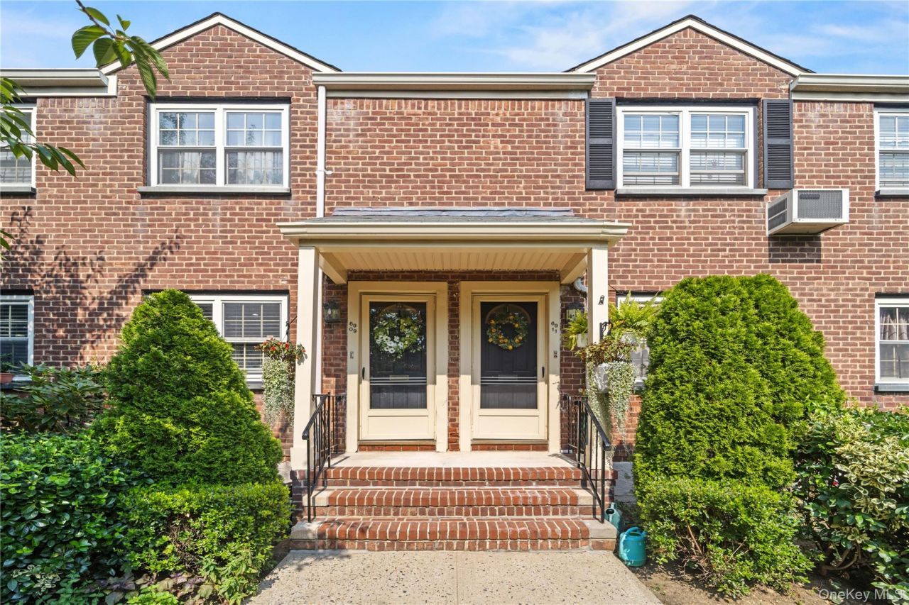 69-09 215th Street, Unit Lower 1, Bayside, NY 11364 Main Photo