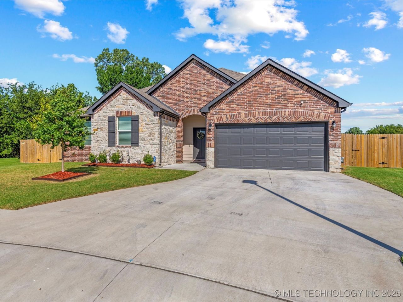 1507 Foxtail Park Lane, Bartlesville, OK 74006 Main Photo