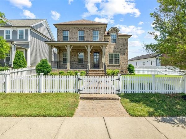 1548 Drakes Creek, Hendersonville, TN 37075
