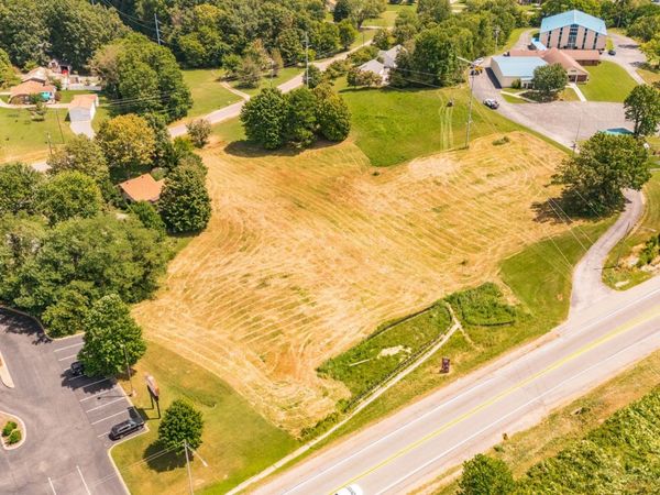 5270 New Highway 31E, Westmoreland, TN 37186