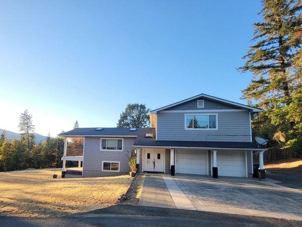 484 Shadow Hills Drive, Grants Pass, OR 97526