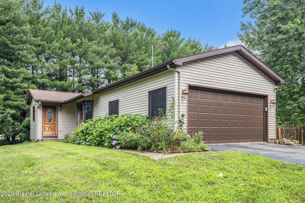 6494 Zimmer Road, Haslett, MI 48840 Main Photo