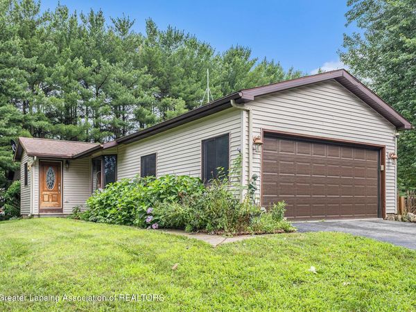 6494 Zimmer Road, Haslett, MI 48840