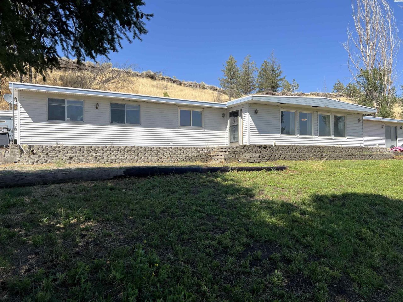 211 Kahlotus Lake Road, Kahlotus, WA 99335 Main Photo