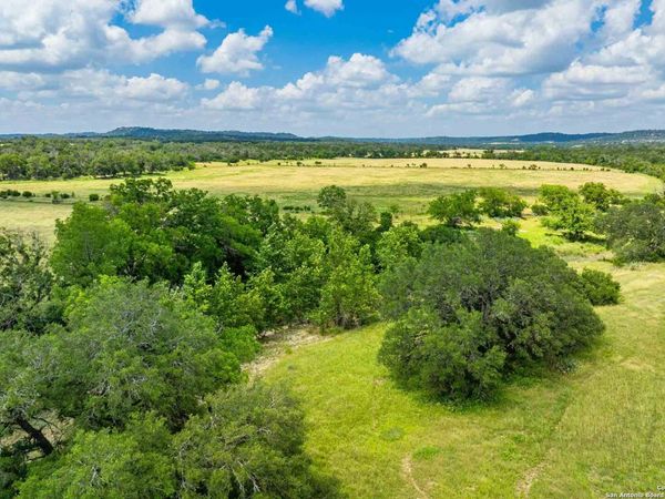 8 Cypress Creek Rd, Comfort, TX 78013